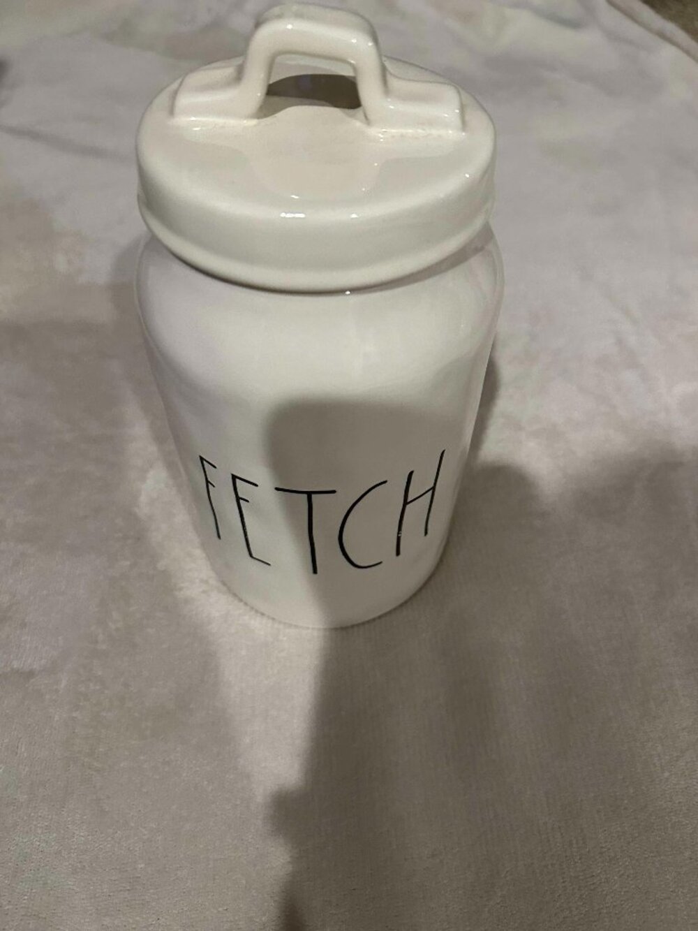 Rae Dunn Fetch canister og